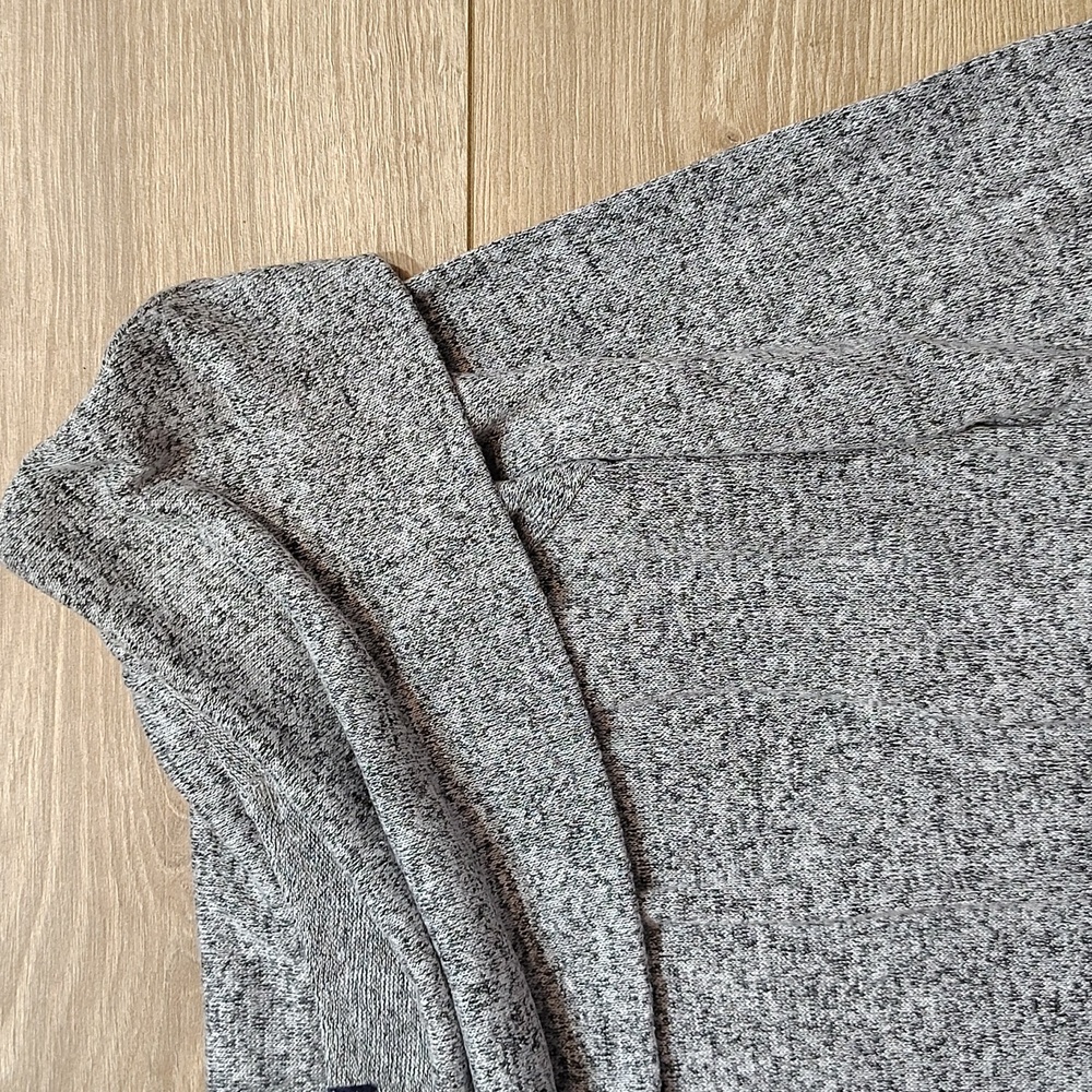 GAP Heather Gray Off-Shoulder Sweater,  Ladies Size XS,  Fitted Off Shoulder Top - Picture 4 of 6